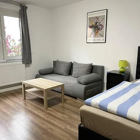 Apartment Easy To Dusseldorf Messe And Airport, 2 Bedrooms, With Kitchen, Garden Duisburg