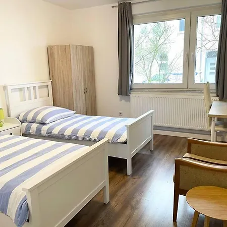 Easy To Dusseldorf Messe And Airport, 2 Bedrooms, With Kitchen, Garden アパート ドゥイスブルグ