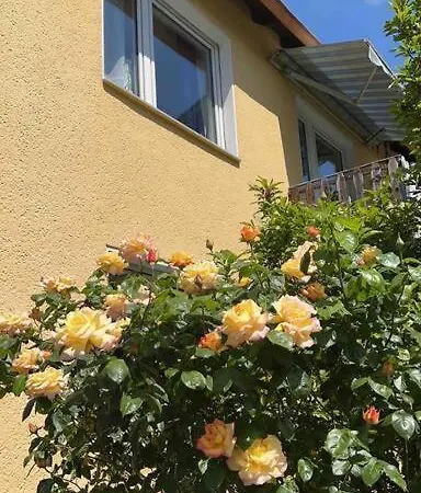 Easy To Dusseldorf Messe And Airport, 2 Bedrooms, With Kitchen, Garden Duisburg
