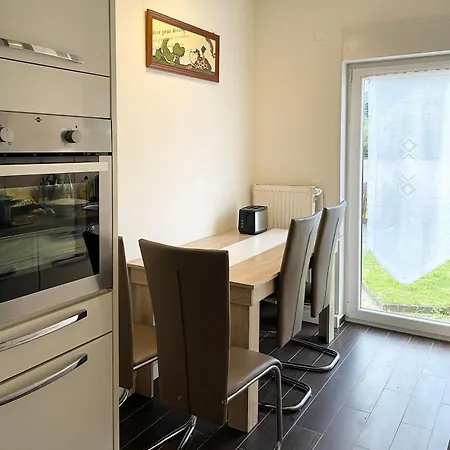 アパート Easy To Dusseldorf Messe And Airport, 2 Bedrooms, With Kitchen, Garden *